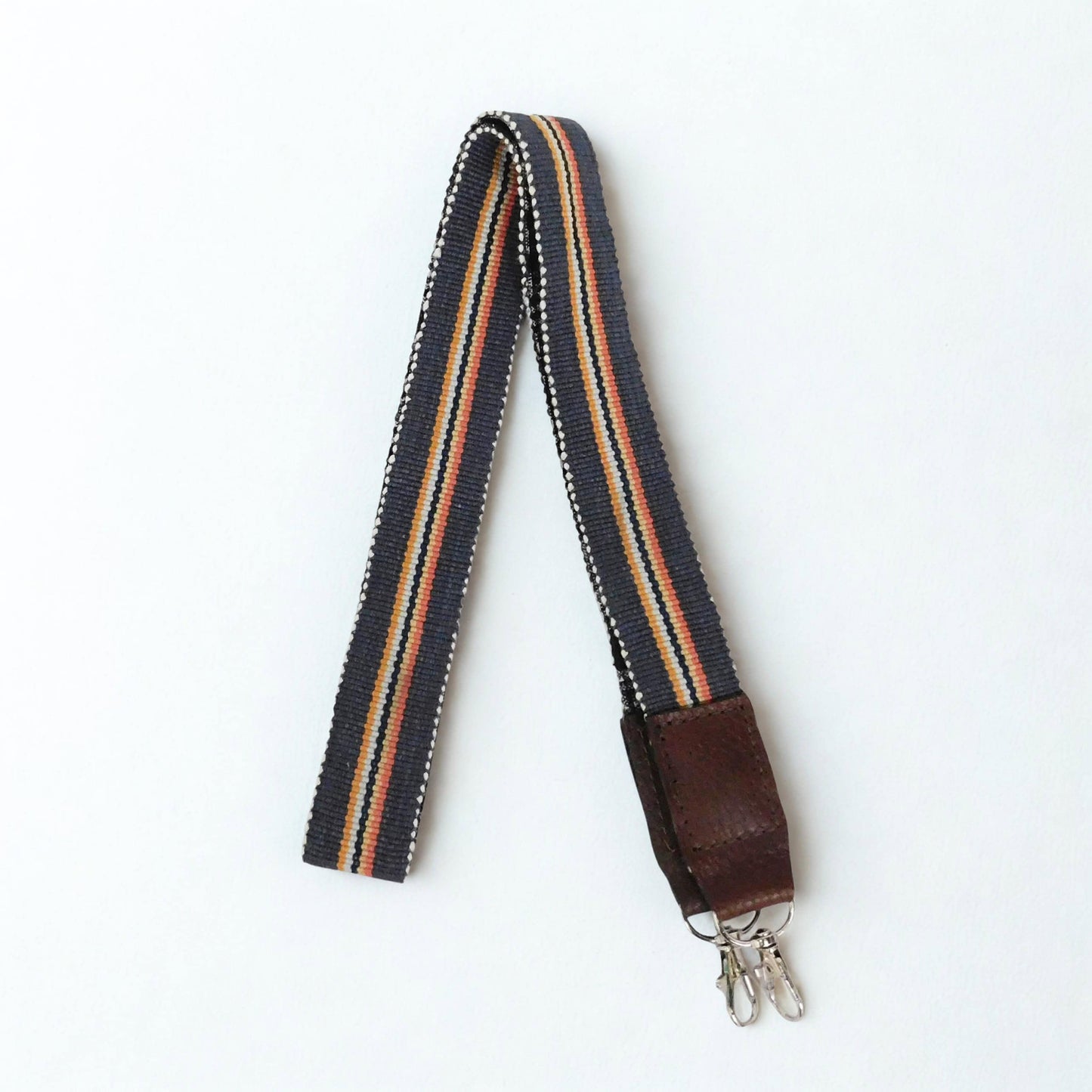 Bolso cilindro tonos calidos - Colección Raíces a rayas