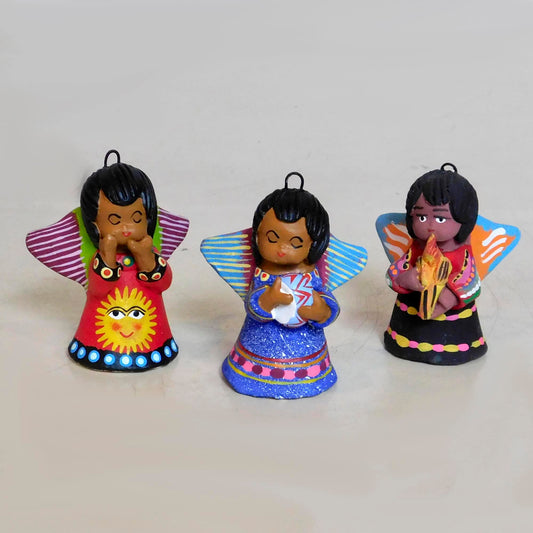 Adorno ángel de barro pintado variedad