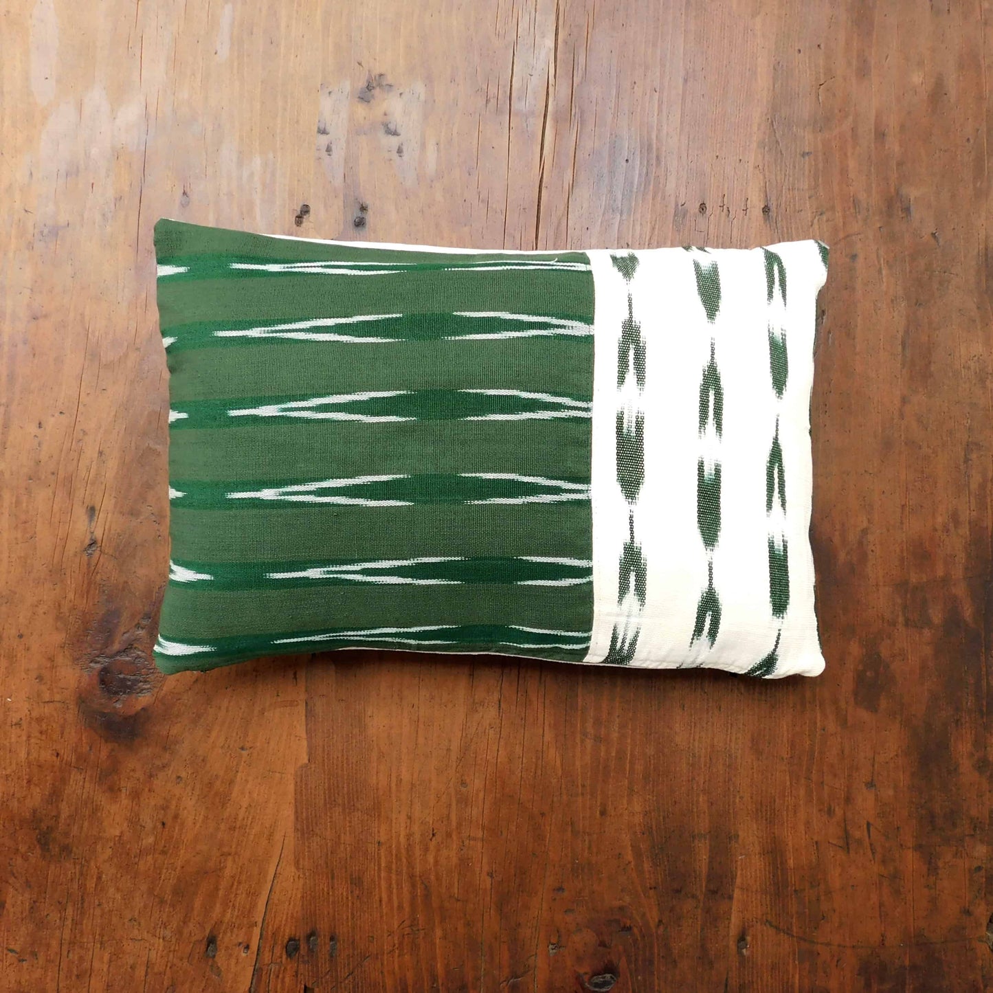 Funda para cojín rectangular  - estilo ikat verde