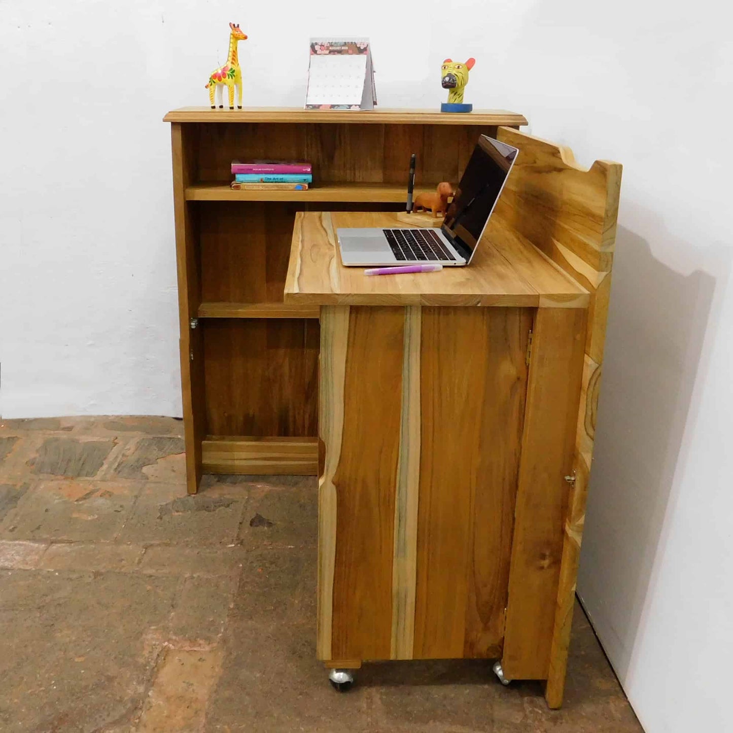 Mueble con Escritorio Oculto