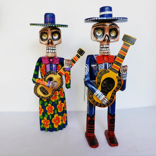 Figura decorativa de esqueleto musico