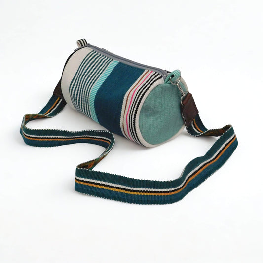 Bolso cilindro tonos verdes - Colección Raíces a rayas