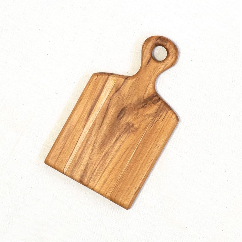 tabla pequeña para cortar pan hecha de madera teca