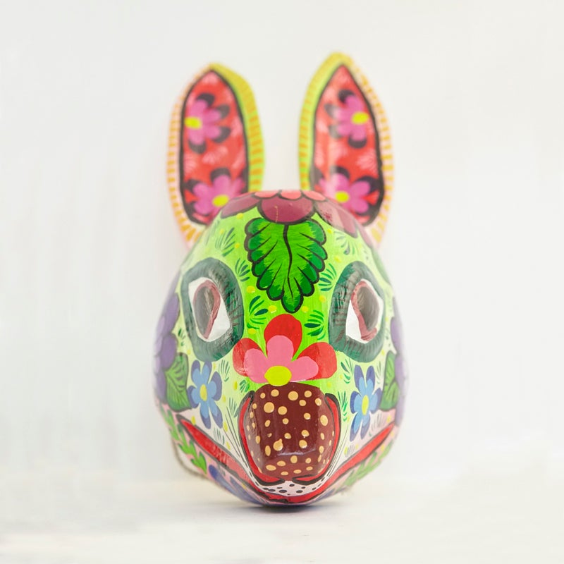 mascara de conejo tallada a mano en guatemala