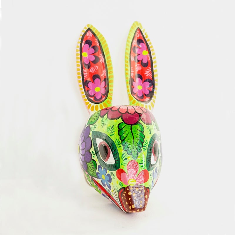 mascara de conejo tallada a mano en guatemala