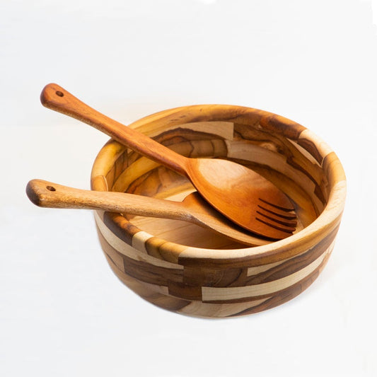 cuenco de madera con cucharas adentro