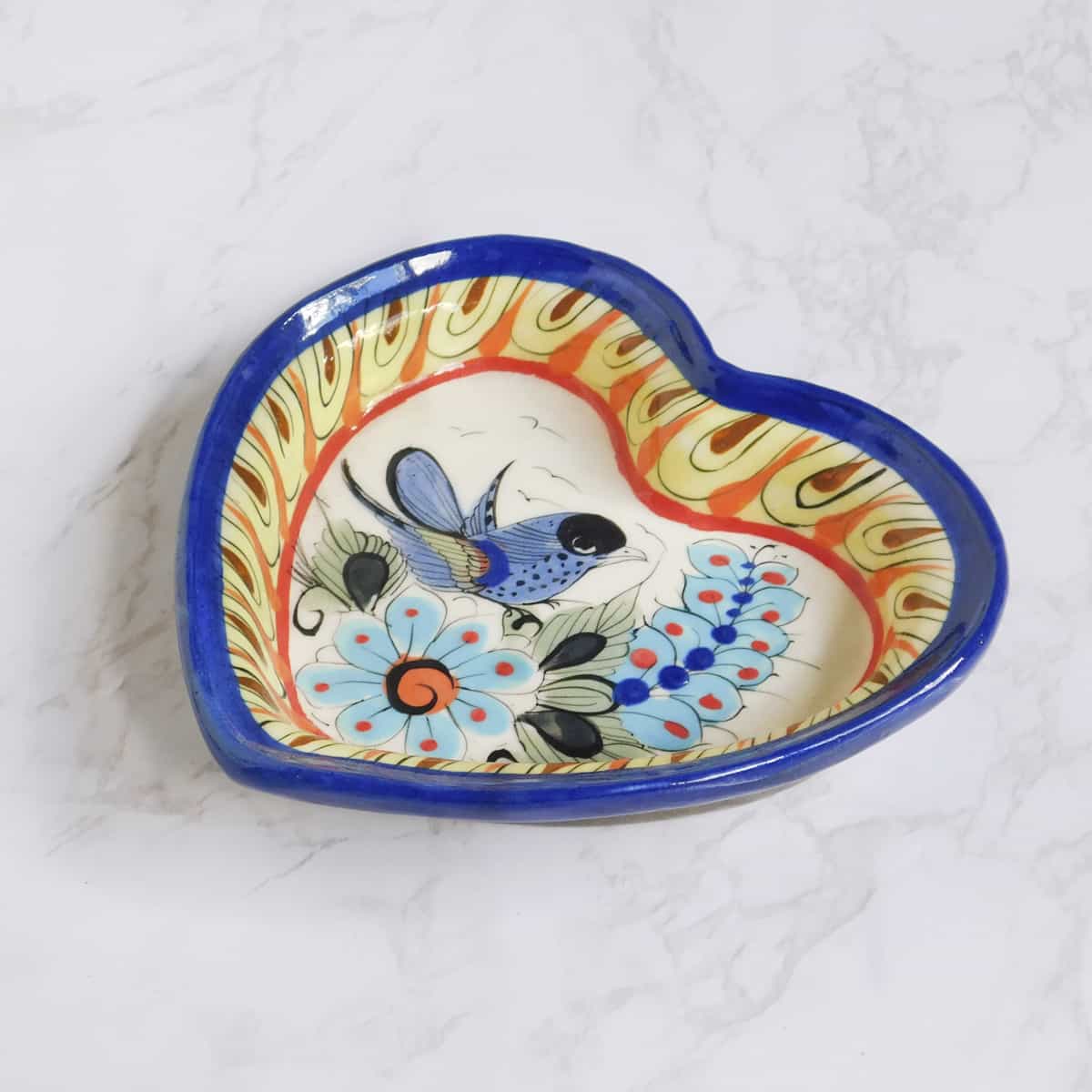 plato de ceramica pintada con colibri y flores