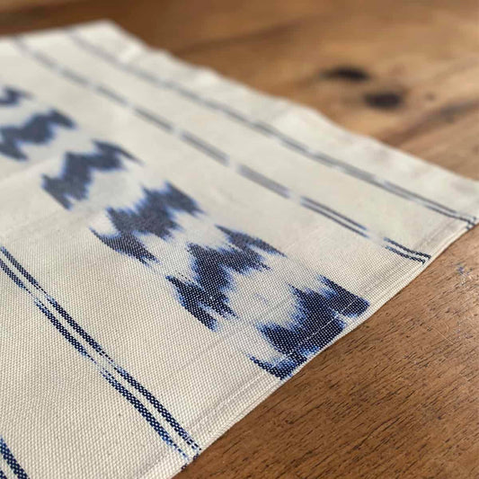 Camino de mesa - Serpentina crudo con índigo