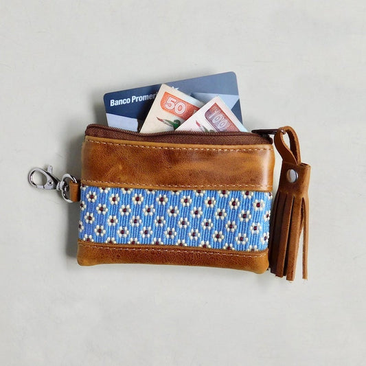 Monedero de cuero y tela con diseño floral