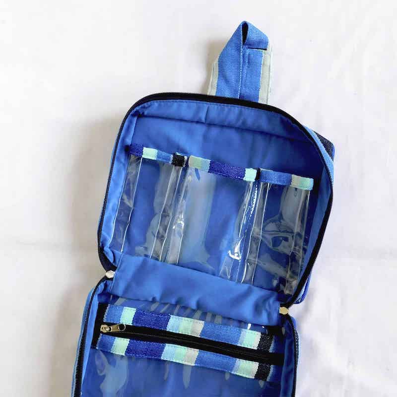 Bolsa de aseo color azul