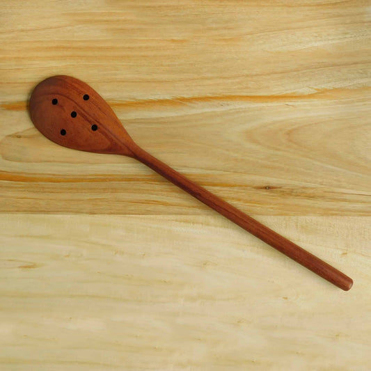 Cuchara escurridora de cedro