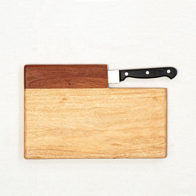 tabla de madera con ranura para cuchillo