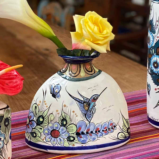 Florero irregular de cerámica con colibríes
