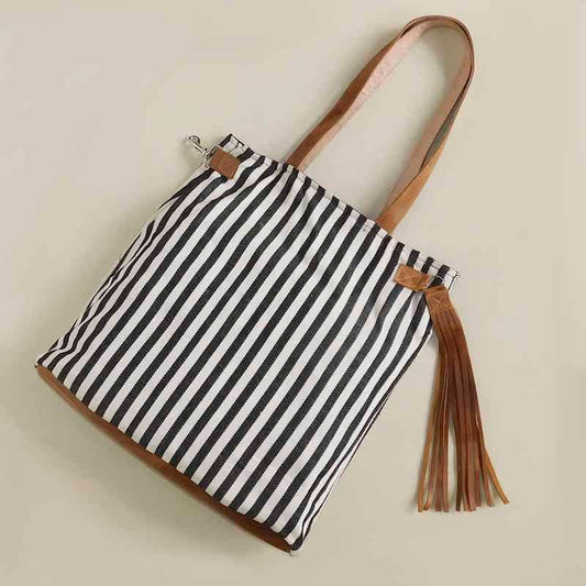 bolsa de hombro con rayas blancas y negras