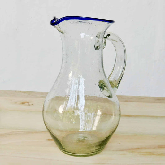 Jarra alta con orilla azul