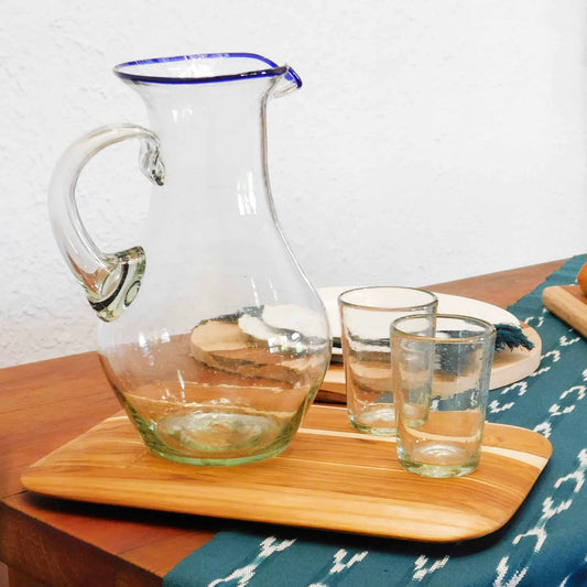 Jarra alta con orilla azul