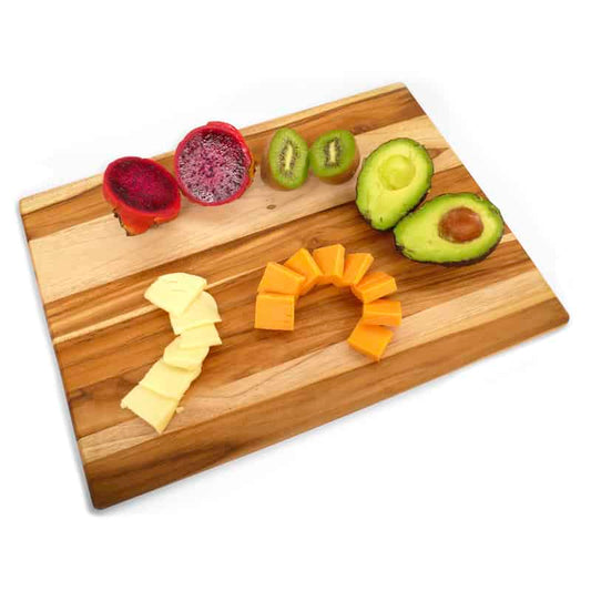 tabla para cortar hecha de madera teca con frutas y quesos