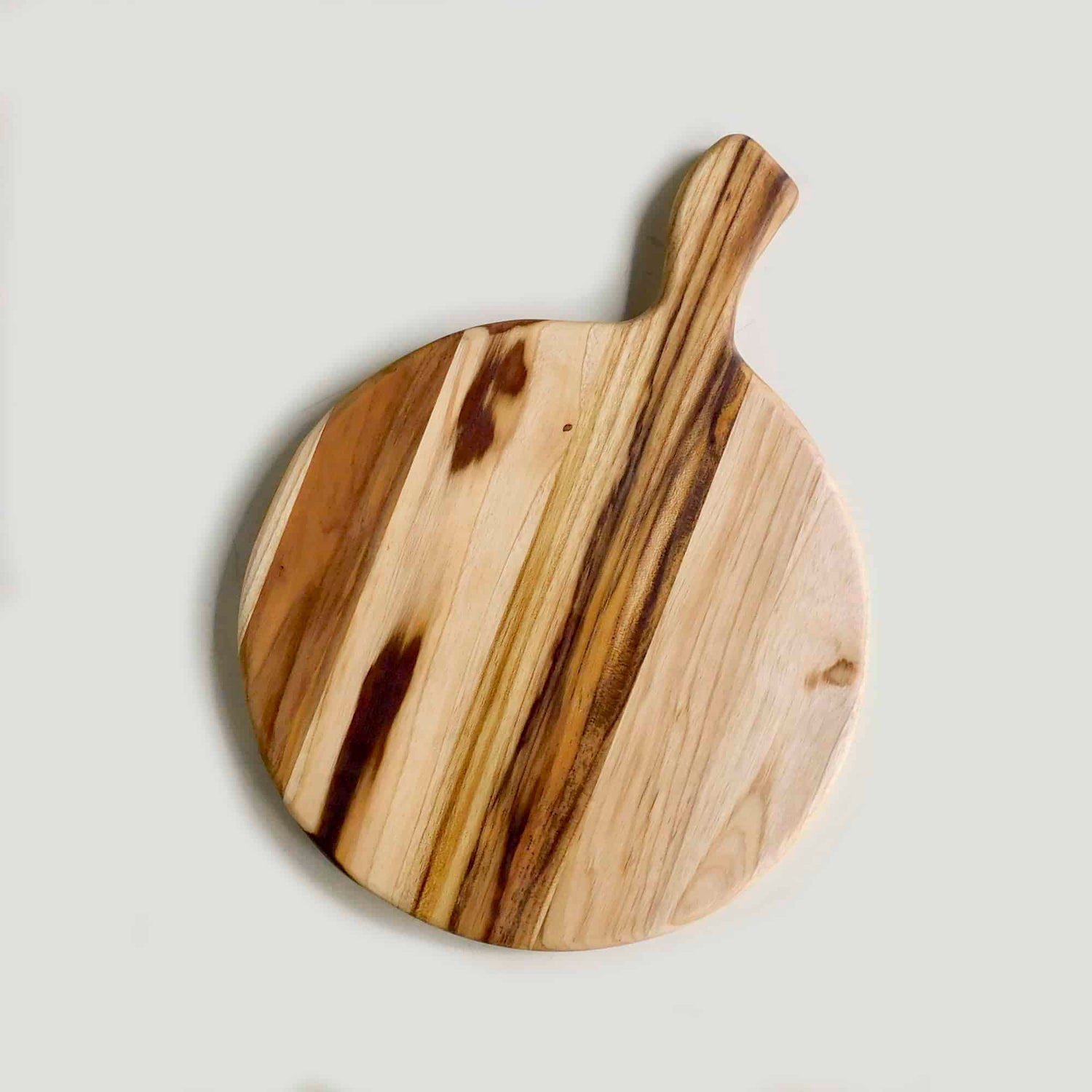 tabla redonda con agarrador corto hecha de madera teca